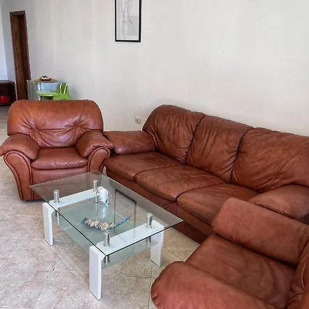Apartment Scr *